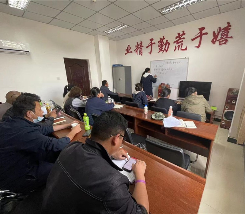 高级工程师次央同志上业务课